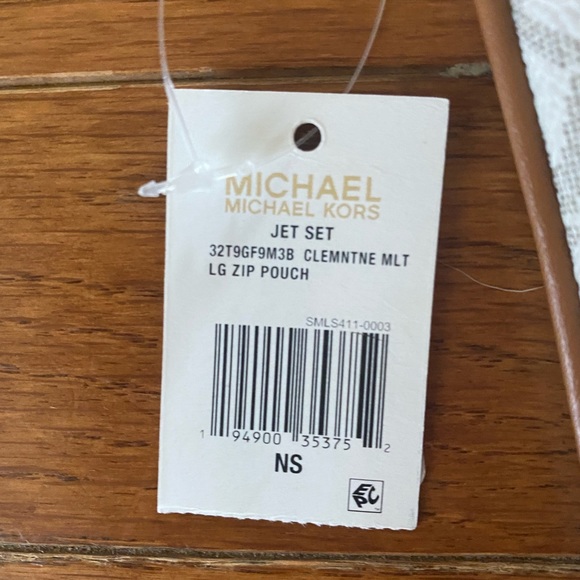 Authentic Michael Kors Jet Set signature large zip pouch. - Picture 4 of 4